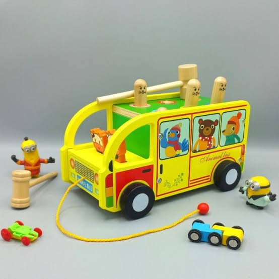 BUS DE MADERA + MARTILLO